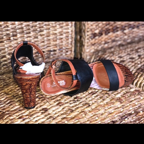 Agape Black Sandal. - Picture 3 of 4